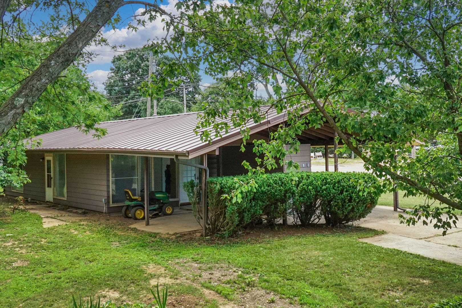 1 Riser Avenue Bloomington, IL 61701 - Photo 2 of 37 Gallery Image 2