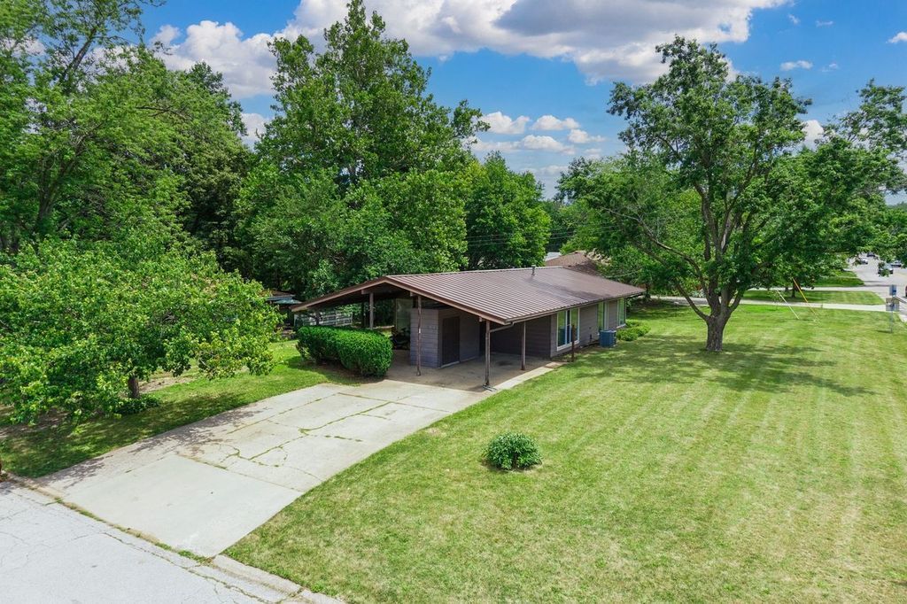 1 Riser Avenue Bloomington, IL 61701 - Photo 3 of 37 Gallery Image 3