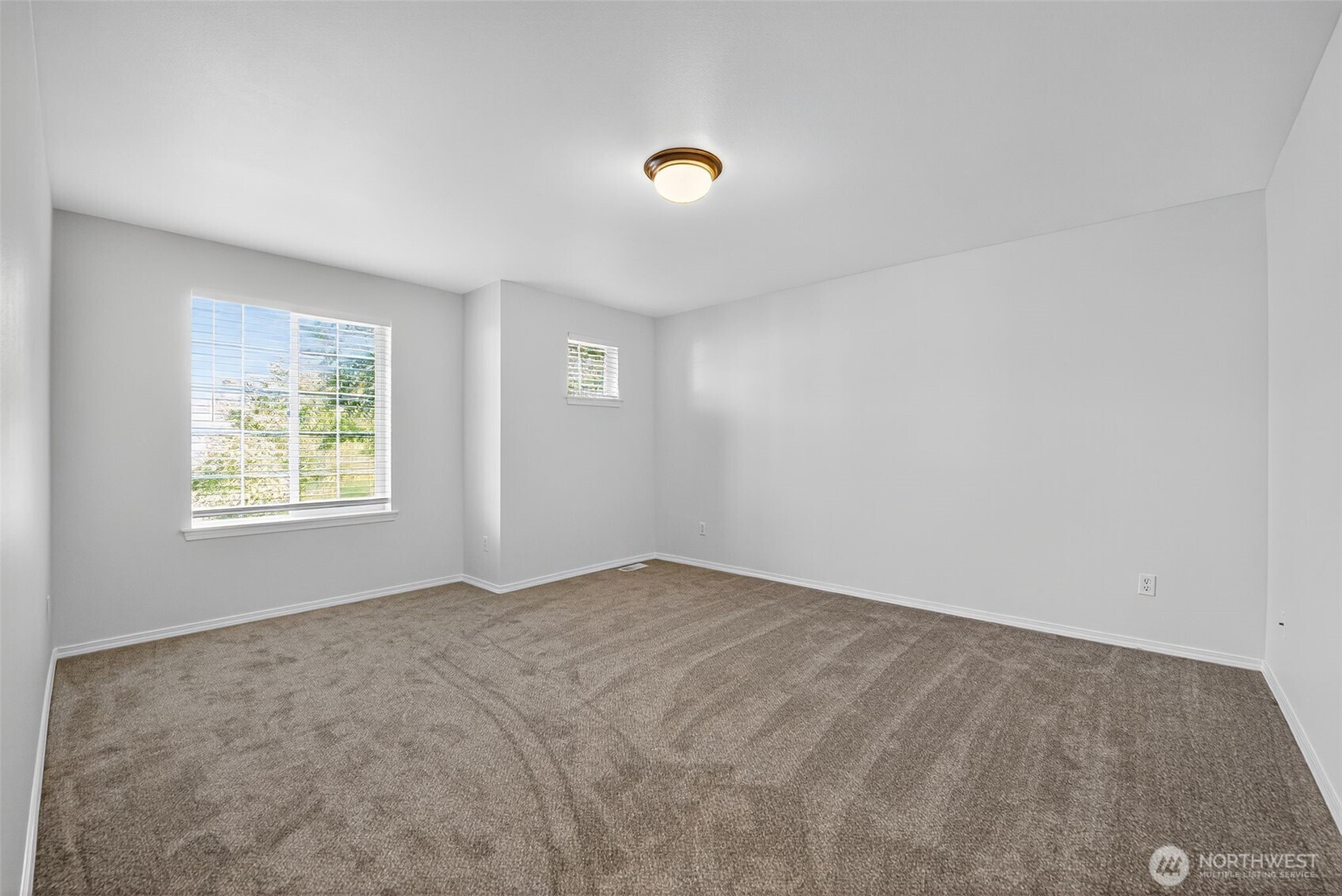 1005 Eagle Avenue Southwest Orting, WA 98360 - Photo 19 of 34 an empty room with windows
