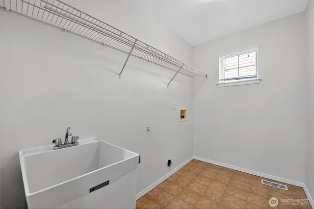 a view of utility room