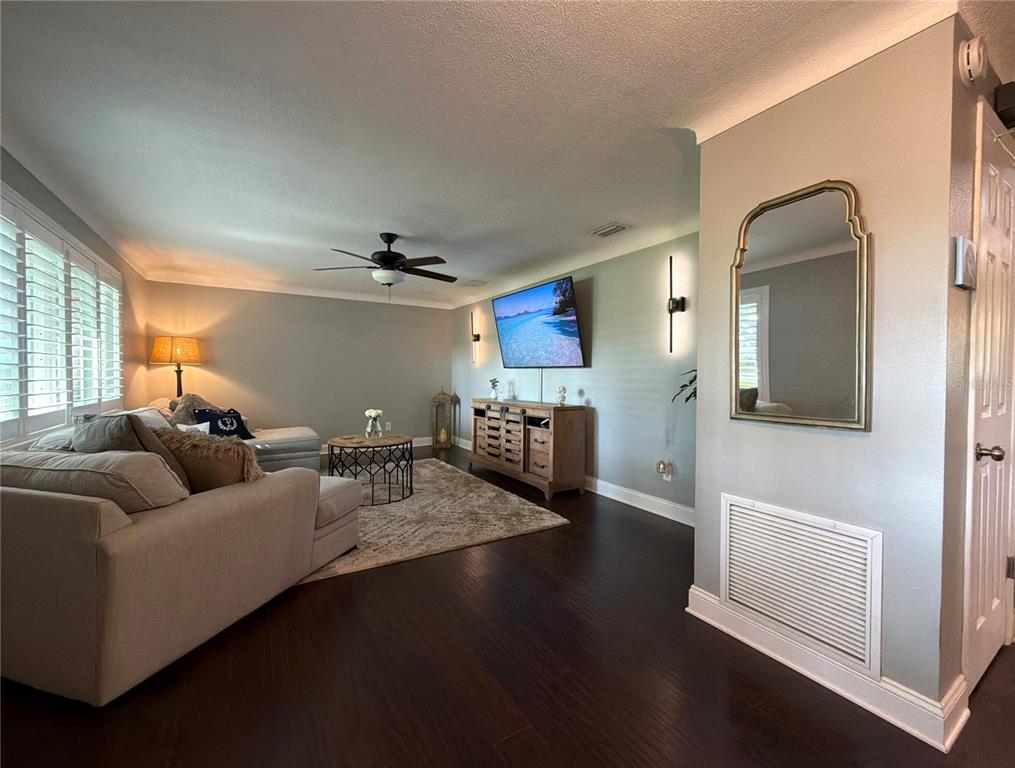 703 23rd Street Southwest Largo, FL 33770 - Photo 5 of 44 Gallery Image 5