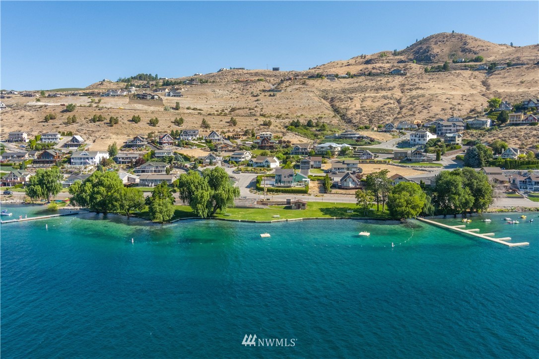 104 Riviera Place Chelan, WA 98816 - Photo 1 of 34 Gallery Image 1