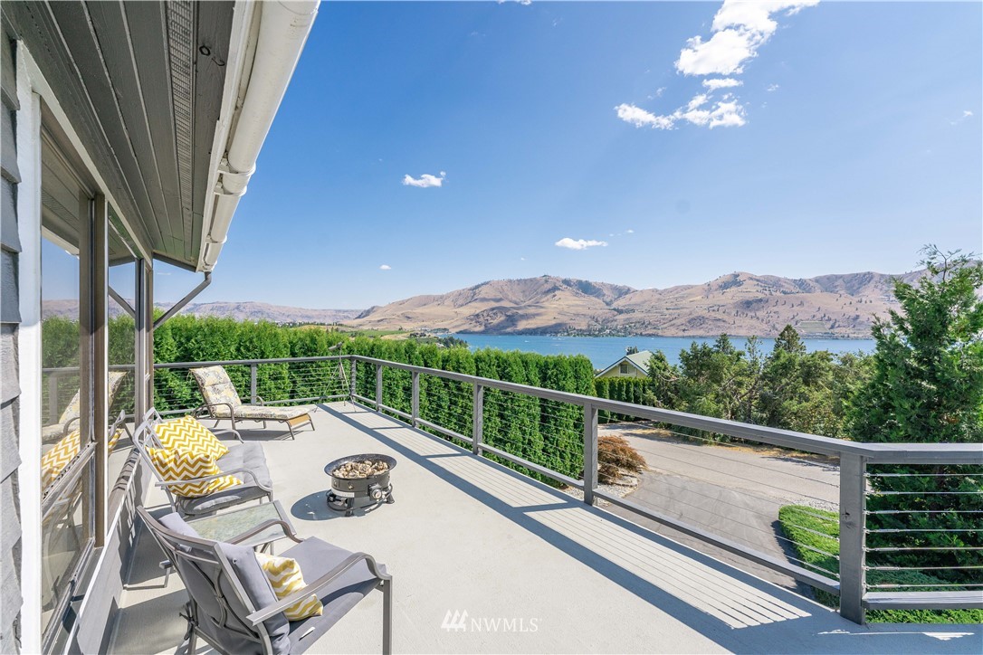 104 Riviera Place Chelan, WA 98816 - Photo 2 of 34 Gallery Image 2