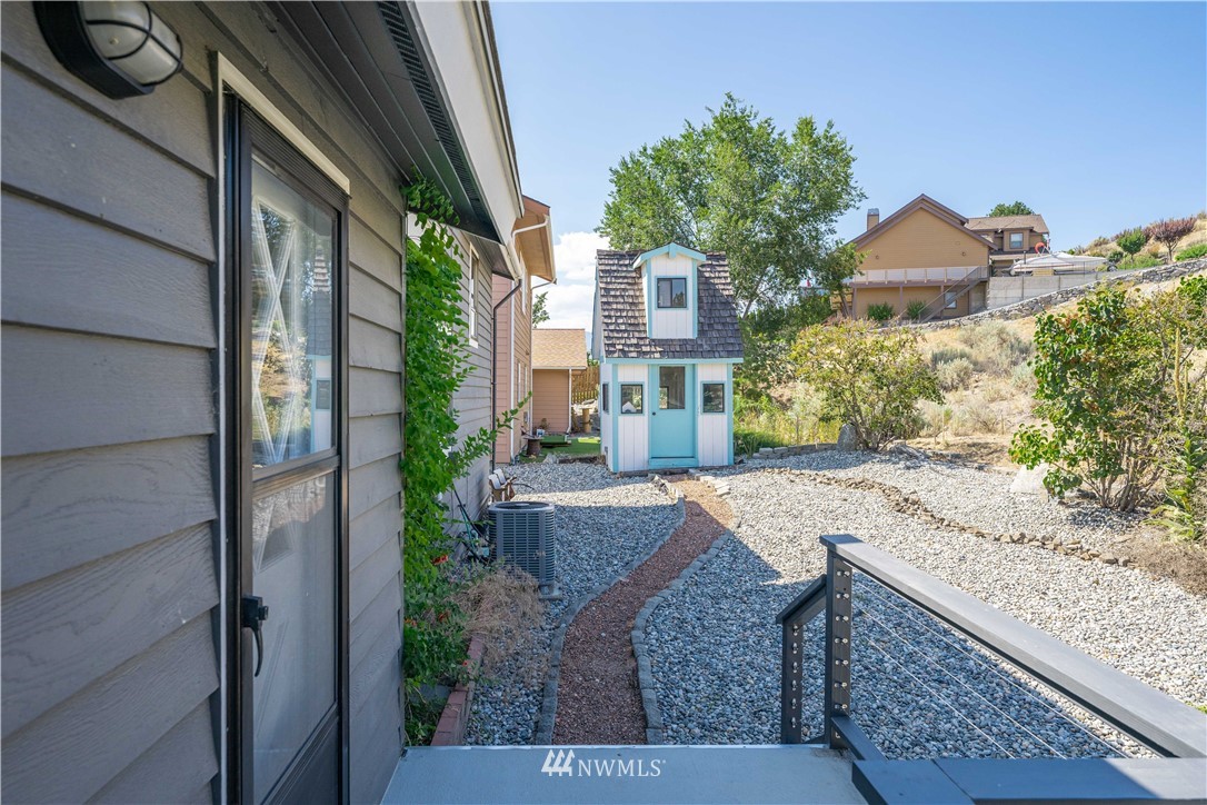 104 Riviera Place Chelan, WA 98816 - Photo 32 of 34 Gallery Image 32