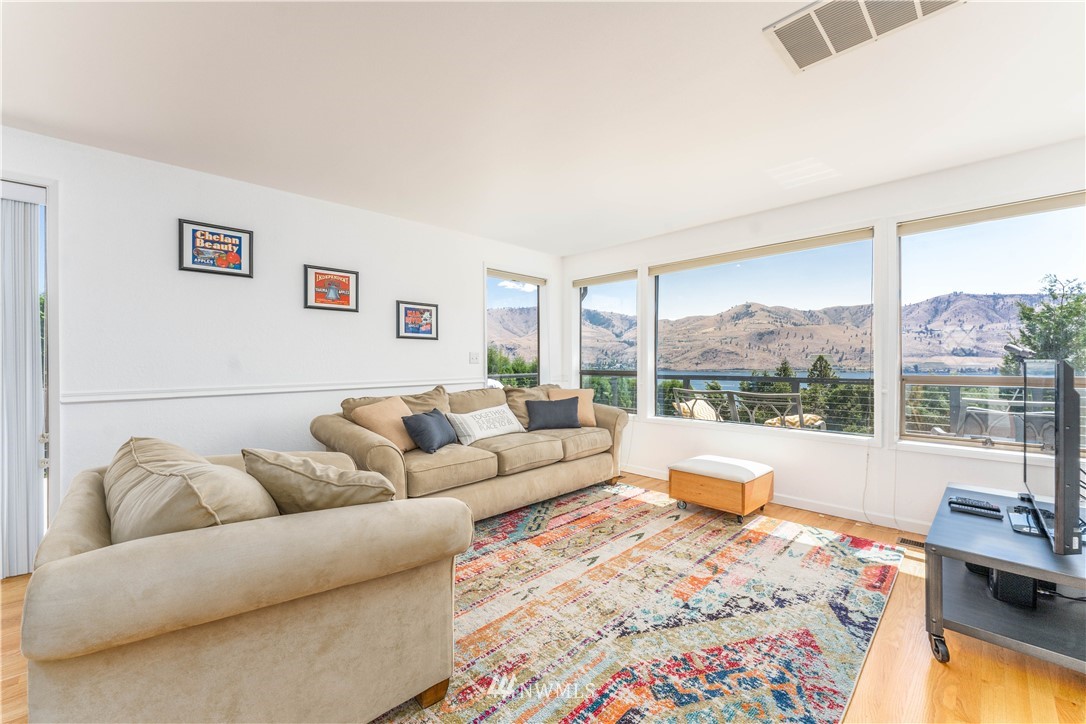 104 Riviera Place Chelan, WA 98816 - Photo 6 of 34 Gallery Image 6