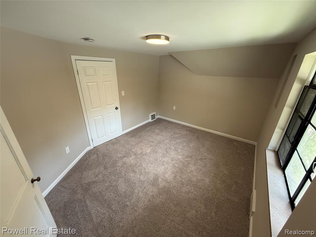70 Mohawk Road Pontiac, MI 48341 - Photo 19 of 24