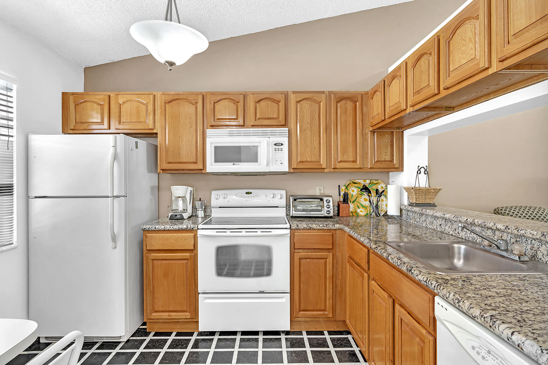 22112 Palms Way, Unit 202 Boca Raton, FL 33433 - Photo 6 of 40 DSC00021