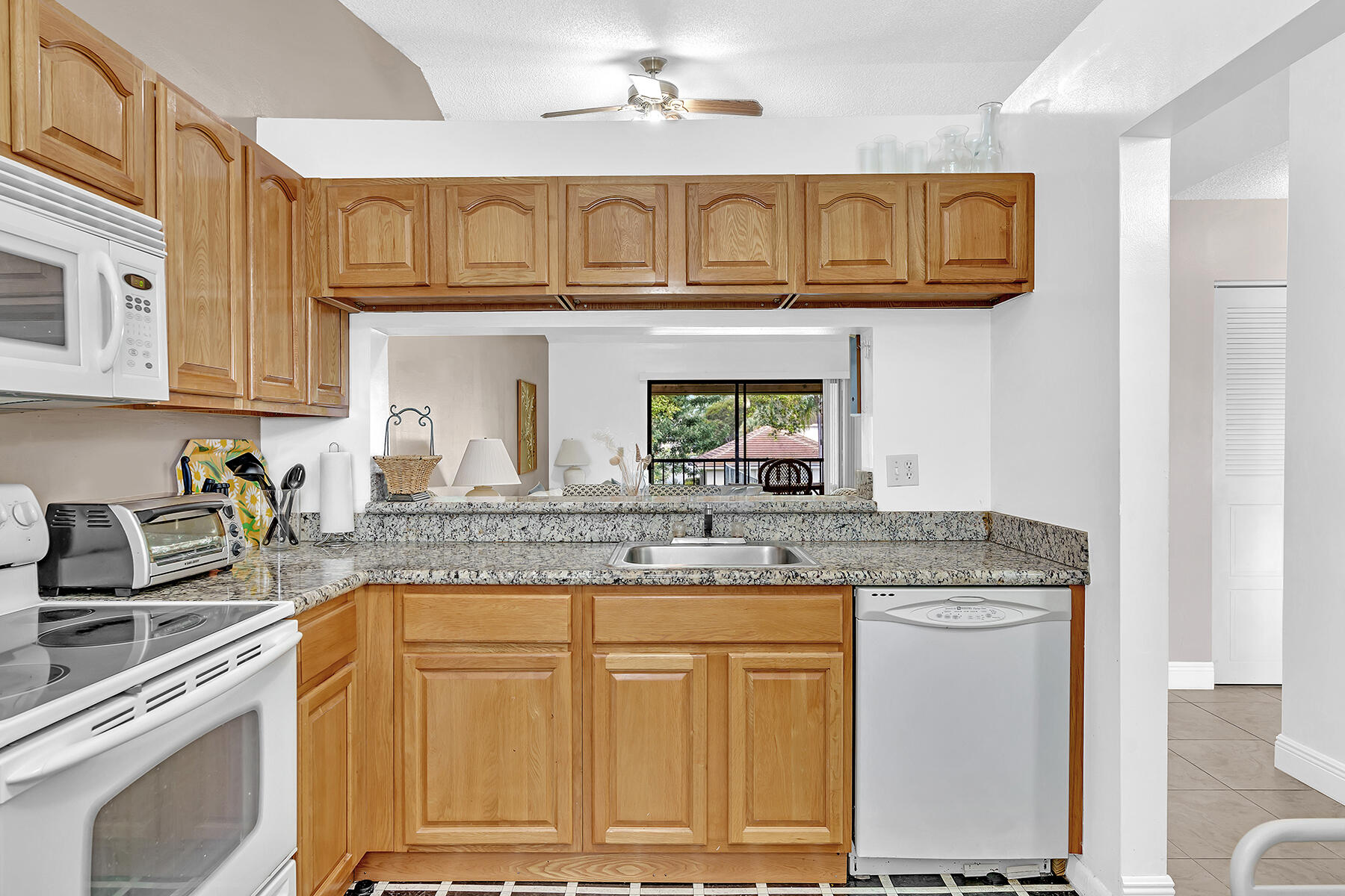 22112 Palms Way, Unit 202 Boca Raton, FL 33433 - Photo 8 of 40 DSC00031