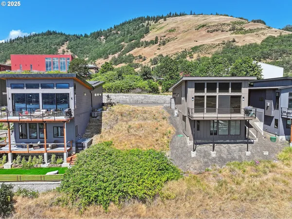 $395,000 | 211 Eagle Rdg Drive, White Salmon, WA 98672
