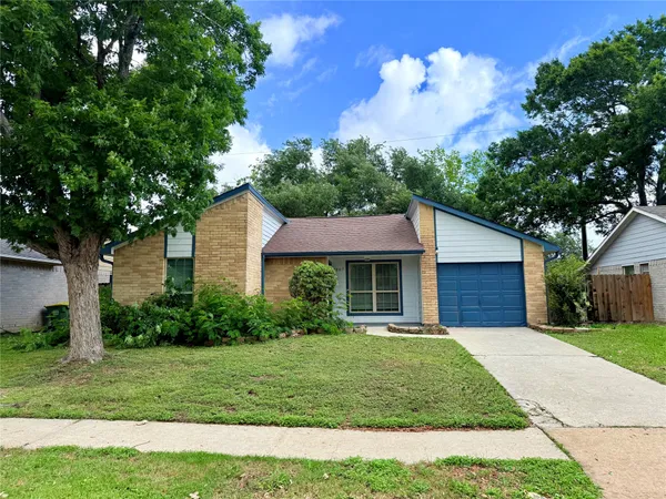 $199,900 | 2807 North Brompton Drive, Pearland, TX 77584