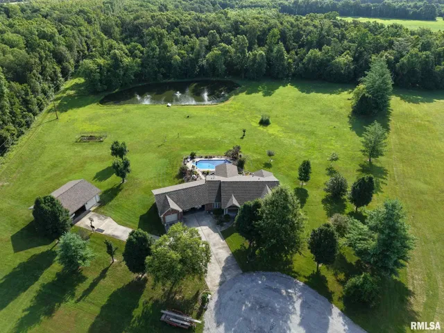 $675,000 | 1016 Michael Lane, West Frankfort, IL 62896