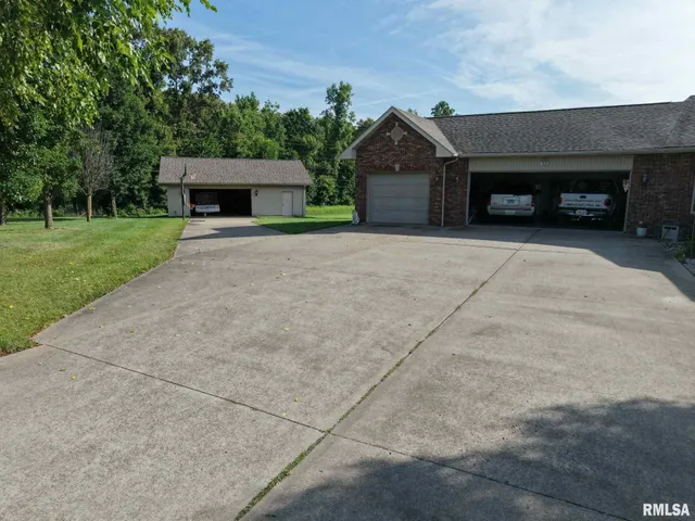 $675,000 | 1016 Michael Lane, West Frankfort, IL 62896