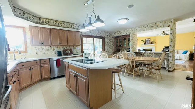 $675,000 | 1016 Michael Lane, West Frankfort, IL 62896