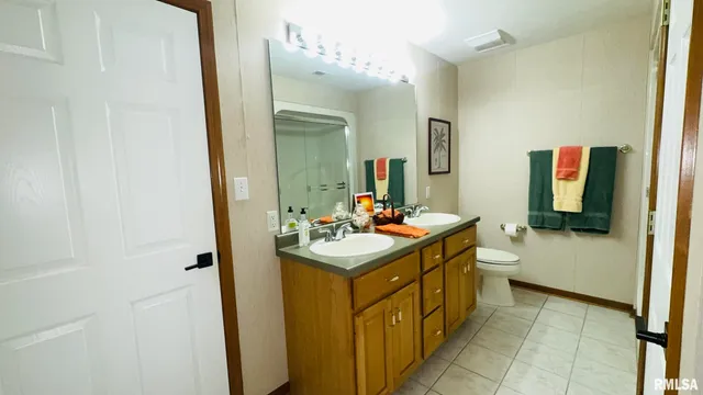 $675,000 | 1016 Michael Lane, West Frankfort, IL 62896