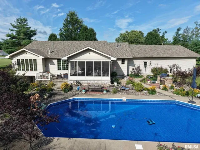 $675,000 | 1016 Michael Lane, West Frankfort, IL 62896