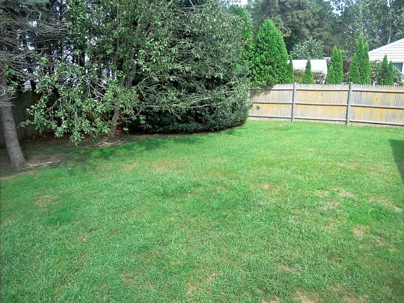 78 Balsam Road South Kingstown, RI 02879 - Photo 4 of 19 Yard/Garden.