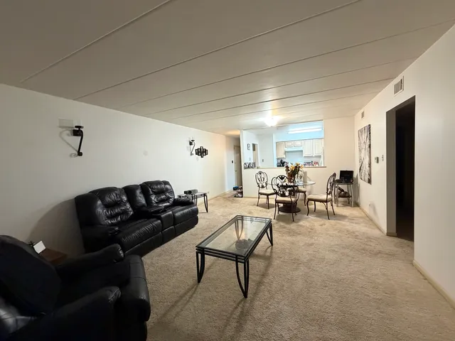 $180,000 | 10002 South Pulaski Road, Unit 207, Oak Lawn, IL 60453