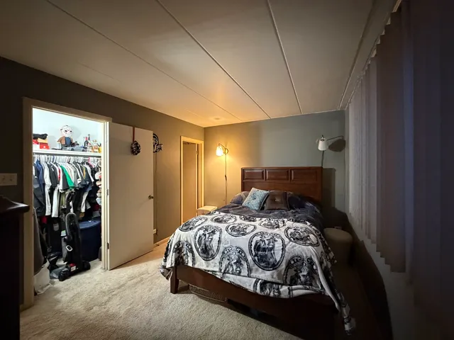 $180,000 | 10002 South Pulaski Road, Unit 207, Oak Lawn, IL 60453