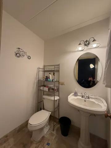 $180,000 | 10002 South Pulaski Road, Unit 207, Oak Lawn, IL 60453