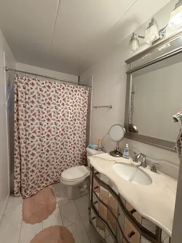 $180,000 | 10002 South Pulaski Road, Unit 207, Oak Lawn, IL 60453