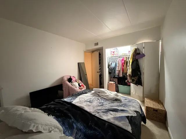 $180,000 | 10002 South Pulaski Road, Unit 207, Oak Lawn, IL 60453