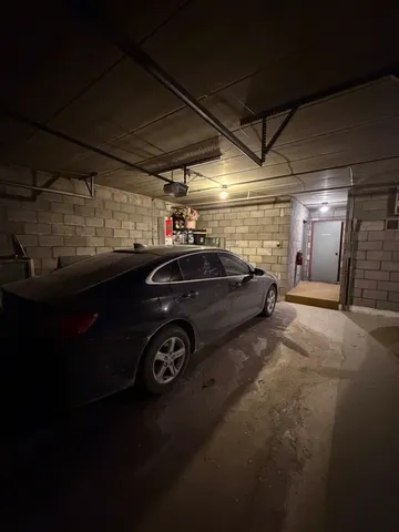 $180,000 | 10002 South Pulaski Road, Unit 207, Oak Lawn, IL 60453