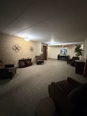 $180,000 | 10002 South Pulaski Road, Unit 207, Oak Lawn, IL 60453