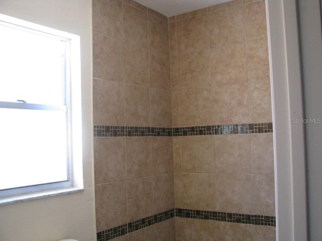 610 Carmel Road Venice, FL 34293 - Photo 16 of 25 Master bath shower with tile to ceiling