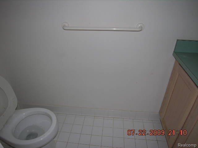 50562 Maurice Road New Baltimore, MI 48047 - Photo 8 of 10 half bath