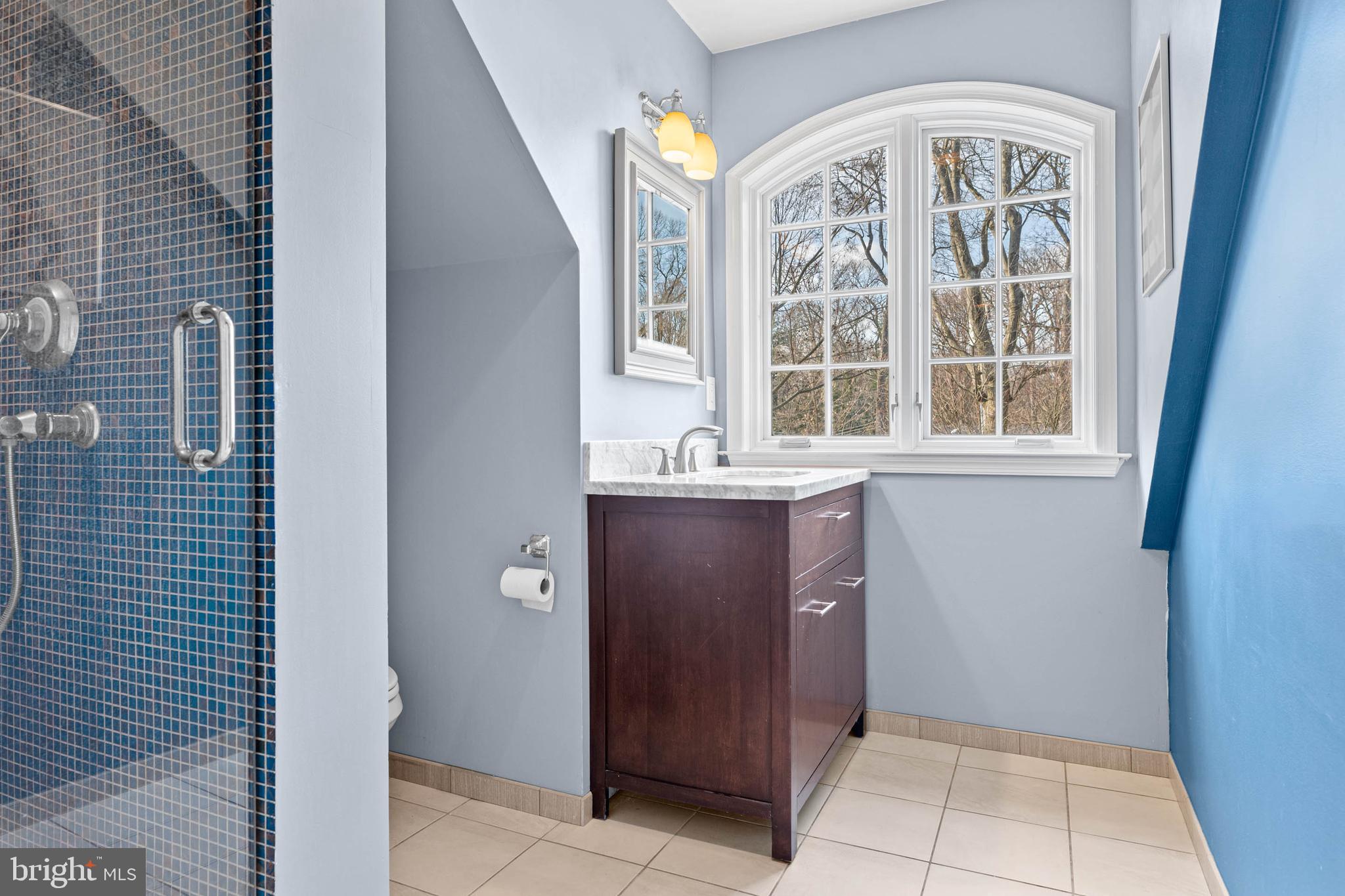 150 Kynlyn Road Radnor, PA 19087 - Photo 24 of 59 Ensuite Bathroom for Bedroom #2.