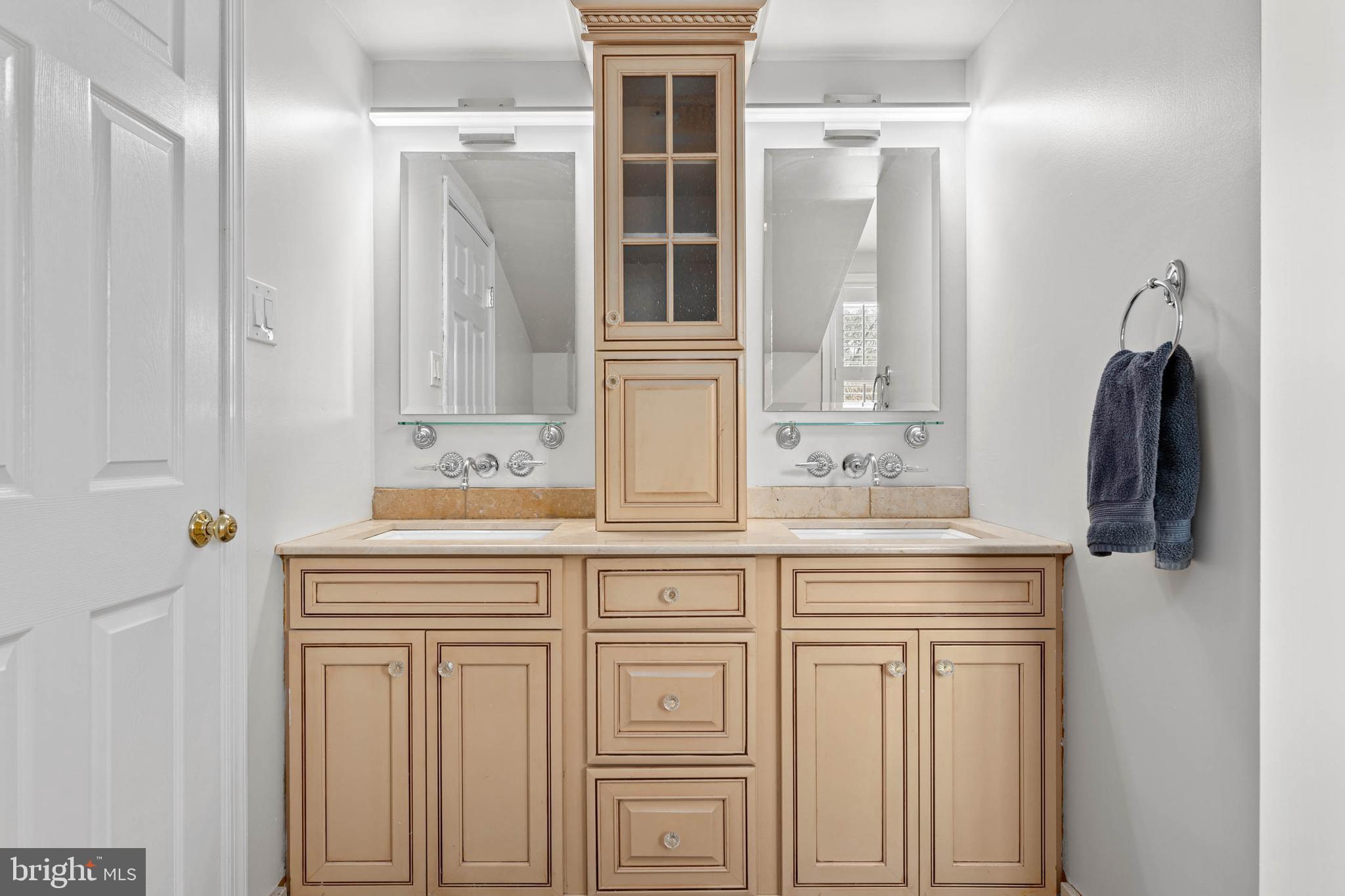 150 Kynlyn Road Radnor, PA 19087 - Photo 32 of 59 Primary Bath with double sinks.