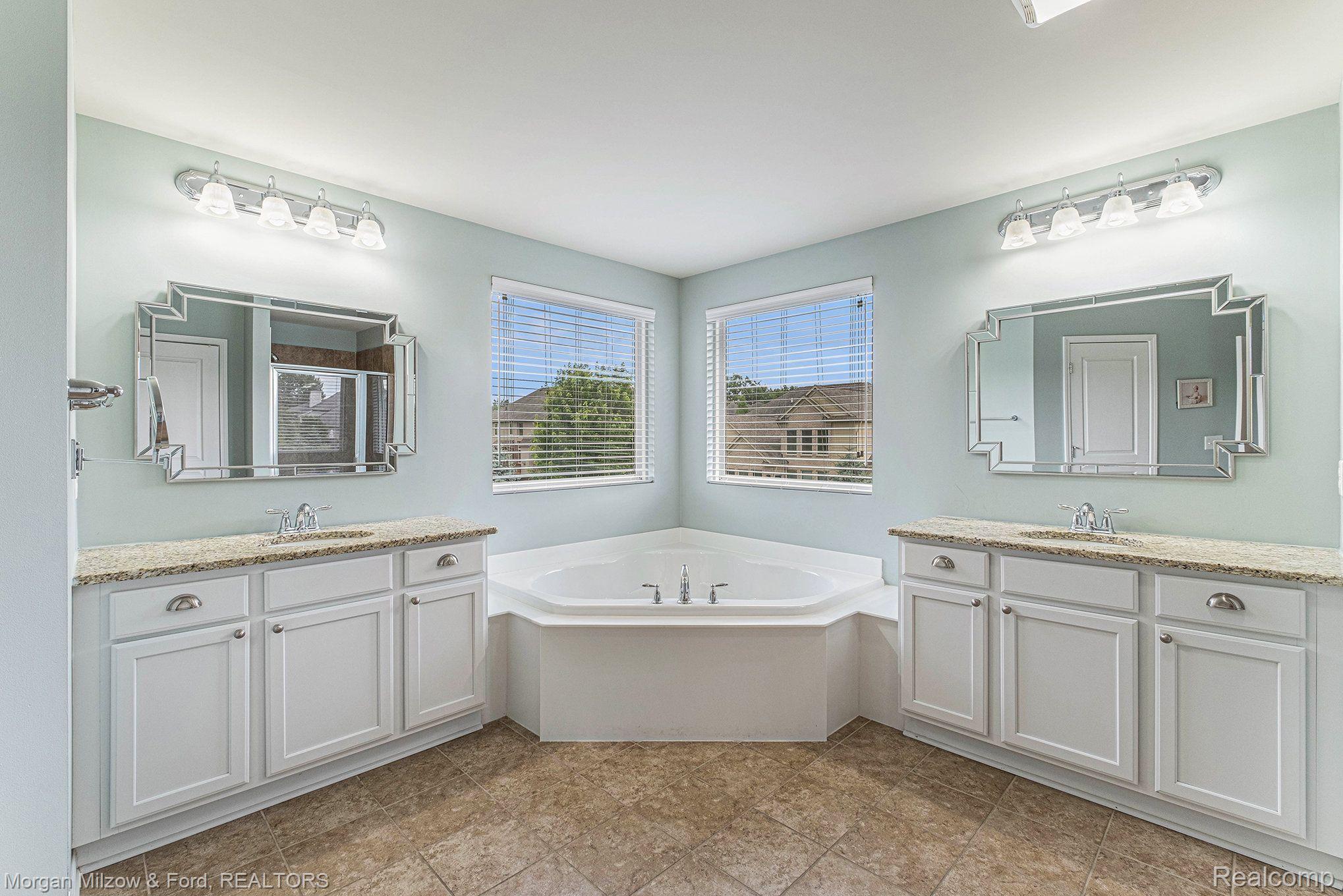 6941 Oakhurst Ridge Road Clarkston, MI 48348 - Photo 24 of 59 Primary bath w/dual vanities
