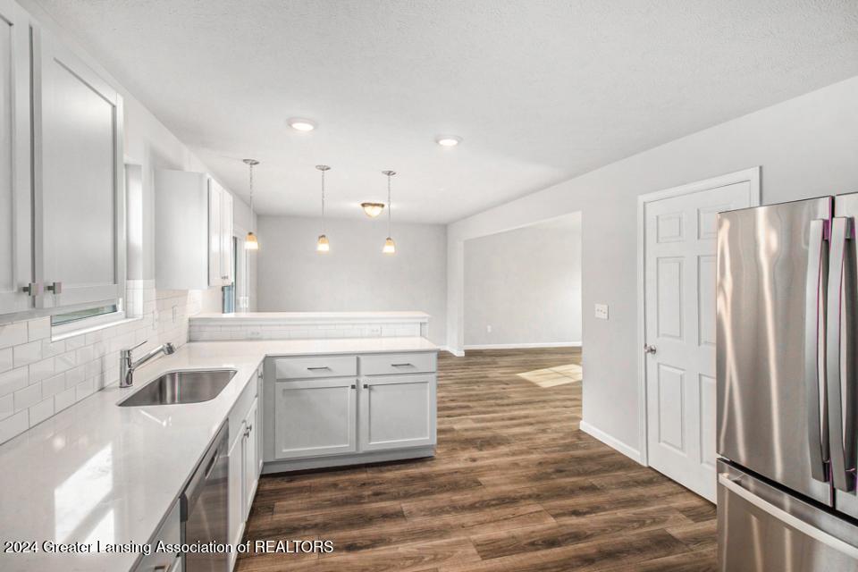 768 West Seminary Street Charlotte, MI 48813 - Photo 9 of 39 LOS054-i1810-Kitchen4