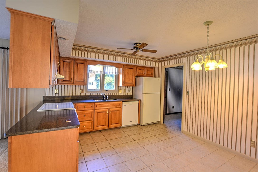 818 West Harold Circle Decatur, IL 62526 - Photo 10 of 29 Gallery Image 10