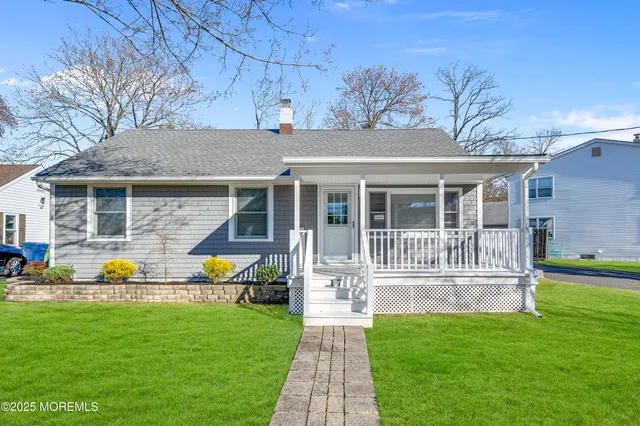 a front view of house with yard