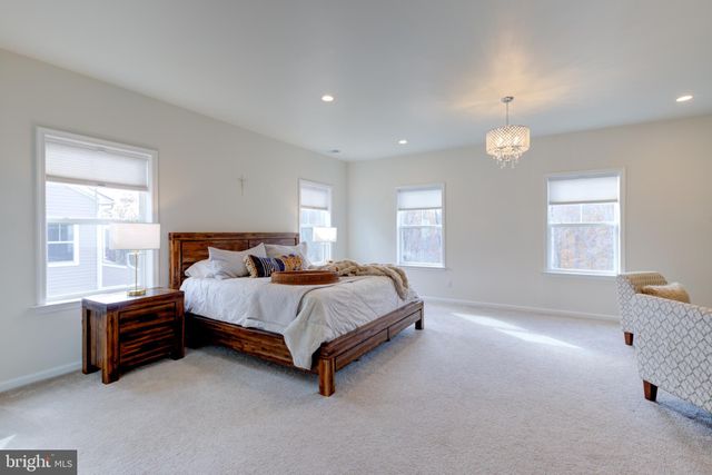 a view of a livingroom with a washer and dryer