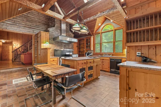 $750,000 | 70 Wisteria Lane, Highlands, NC 28741