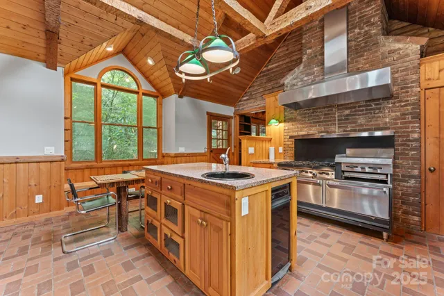 $750,000 | 70 Wisteria Lane, Highlands, NC 28741