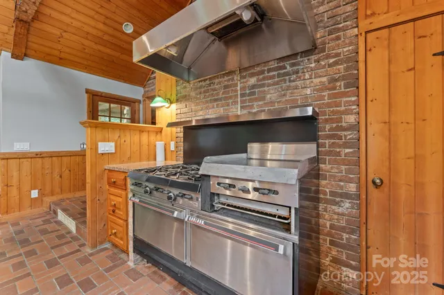 $750,000 | 70 Wisteria Lane, Highlands, NC 28741