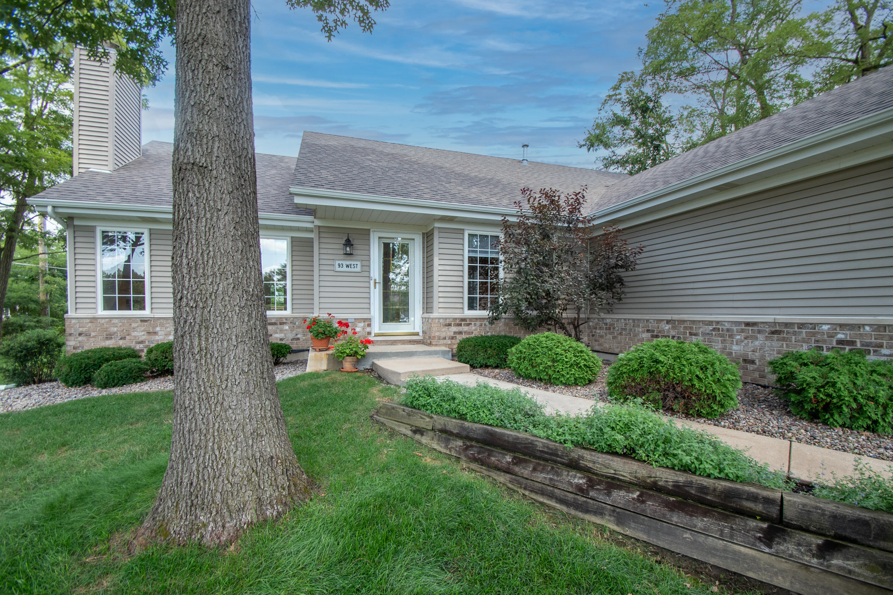 93 West Richton Road Crete, IL 60417 - Photo 43 of 51 a front view of a house with garden