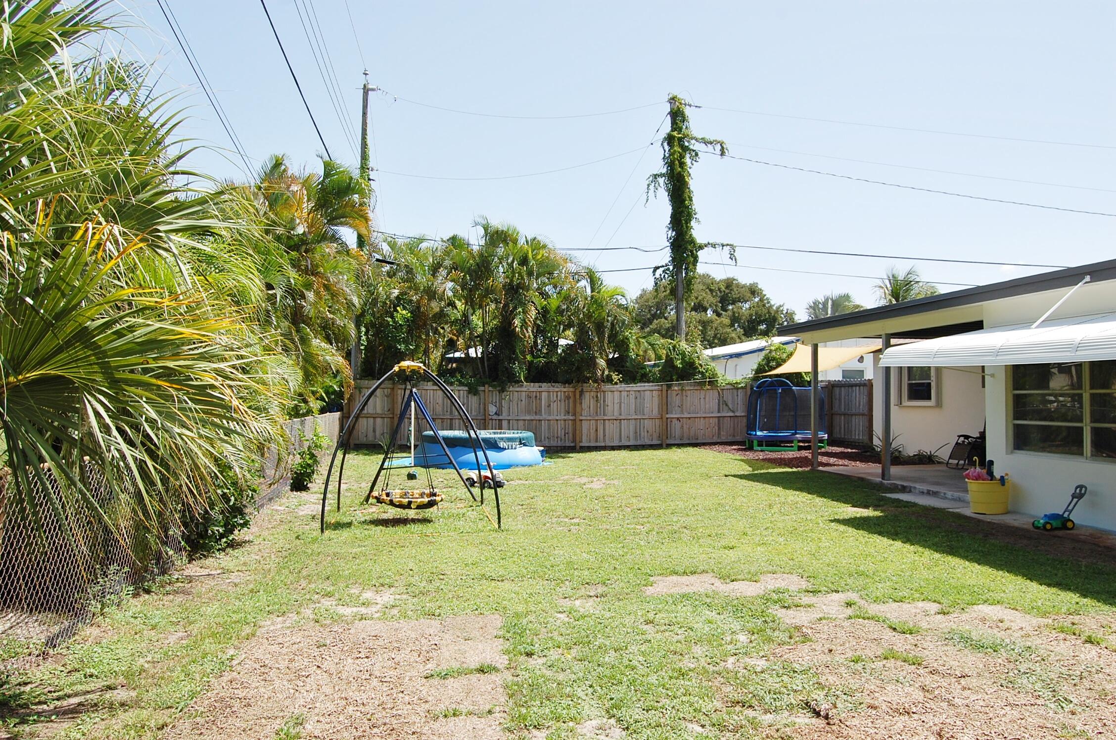 26 Ridgewood Circle Tequesta, FL 33469 - Photo 21 of 24 Back Yard