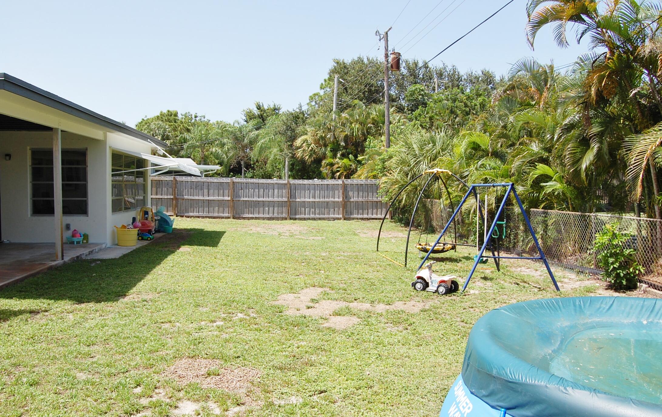 26 Ridgewood Circle Tequesta, FL 33469 - Photo 23 of 24 Back Yard