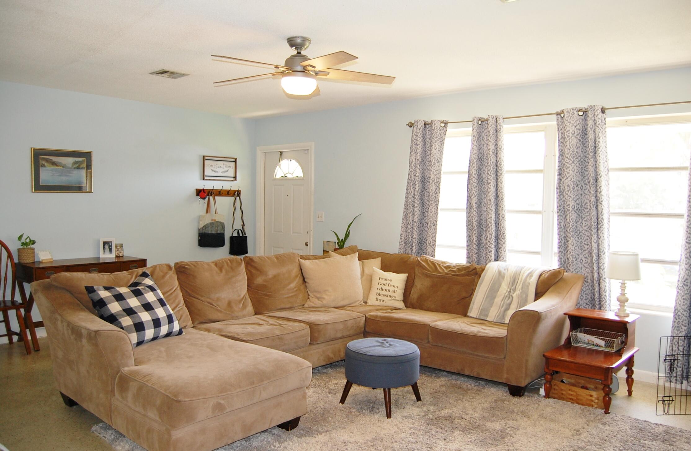 26 Ridgewood Circle Tequesta, FL 33469 - Photo 7 of 24 Living Room