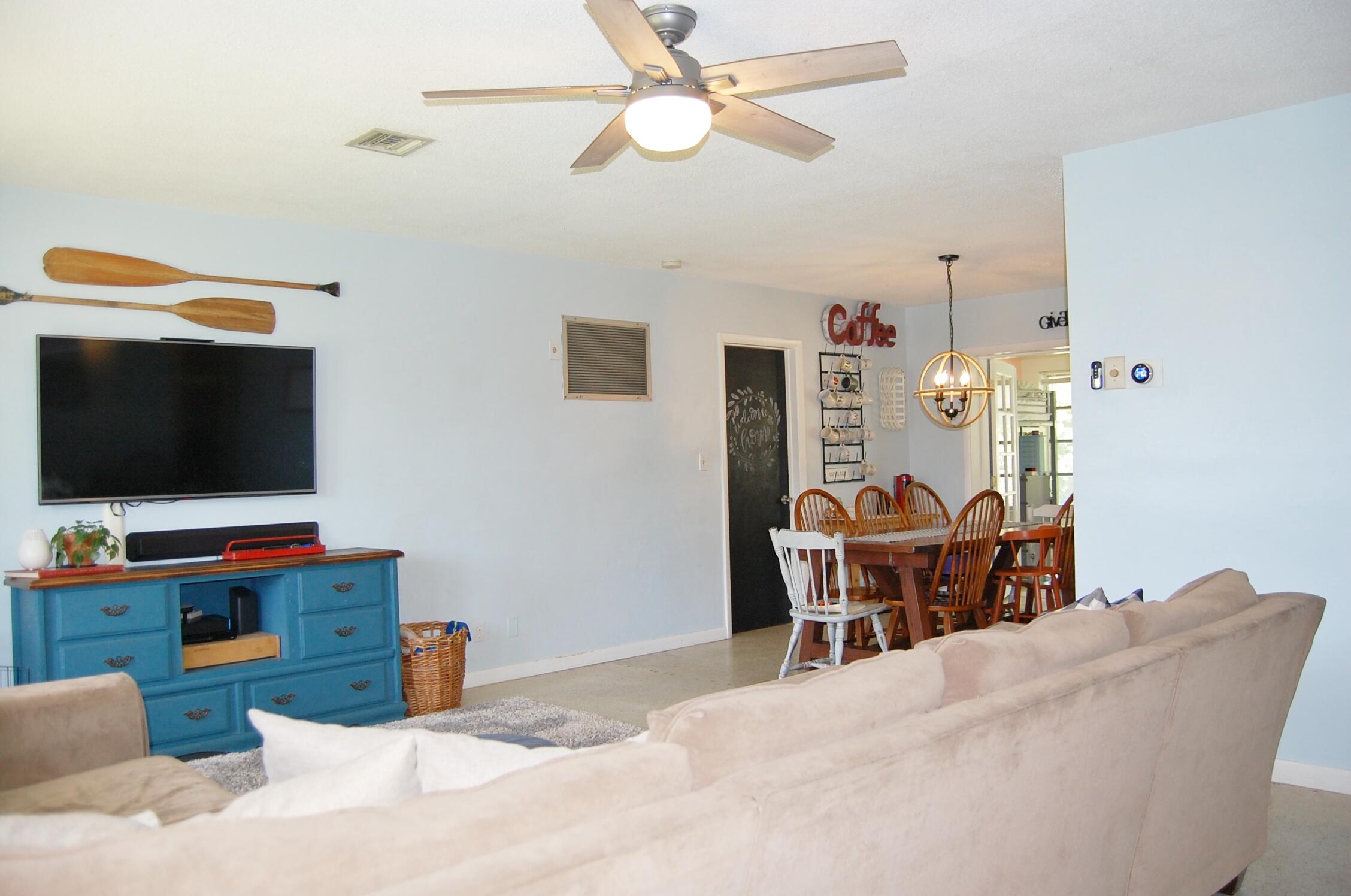 26 Ridgewood Circle Tequesta, FL 33469 - Photo 8 of 24 Living Room