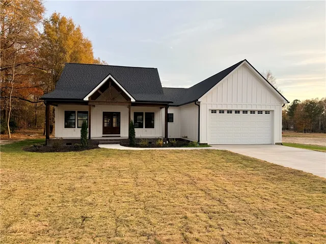 $464,999 | 406 Edgewood Drive, Belton, SC 29627