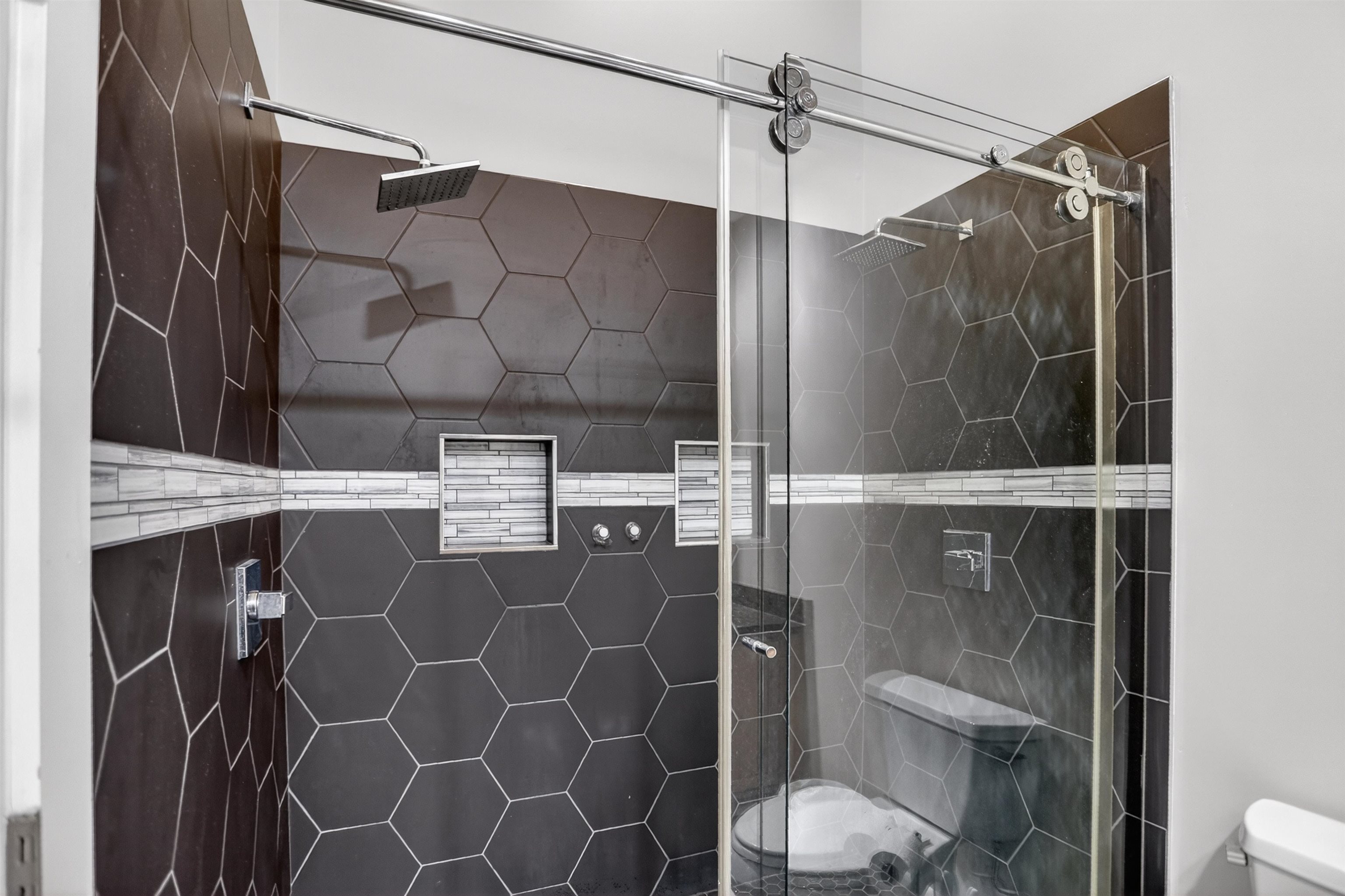 435 South Front Street, Unit 307 Memphis, TN 38103 - Photo 21 of 40 Primary bathroom with double sinks and double rain shower head