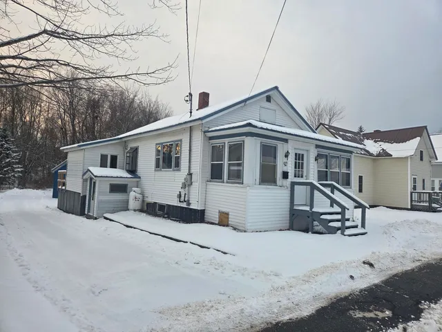 $94,900 | 92 Bates Street, Millinocket, ME 04462