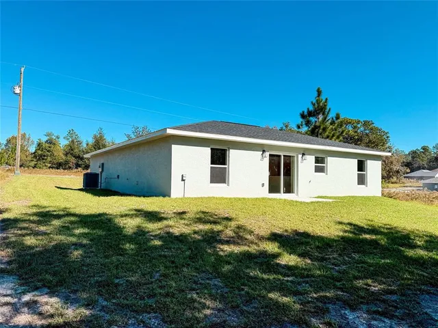 a front view of house with yard and garage