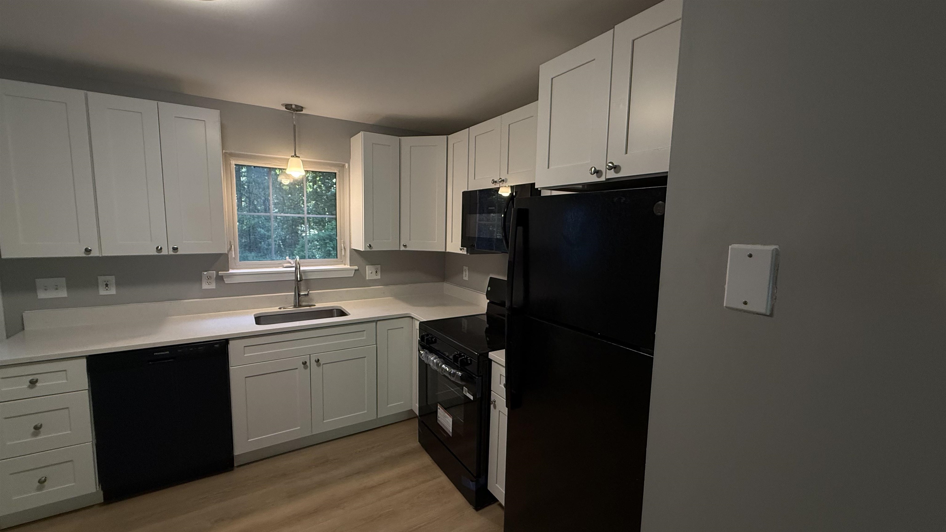 3 Ham Road, Unit 4 Epping, NH 03042 - Photo 4 of 27