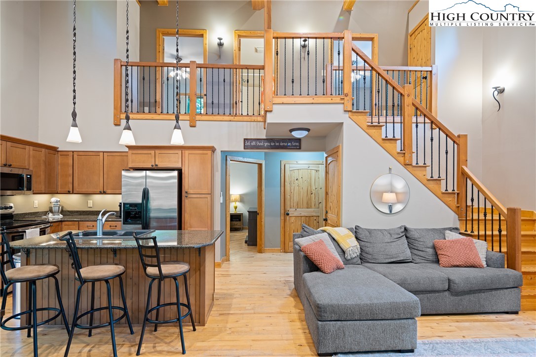 481 Silverleaf Road Zionville, NC 28698 - Photo 4 of 35